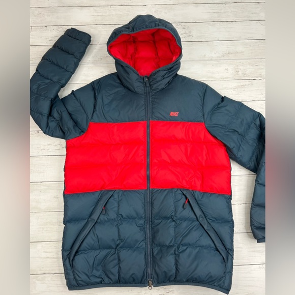 Nike down fill jacket- did not fit me when it arrive- still has tags on it - Picture 6 of 13
